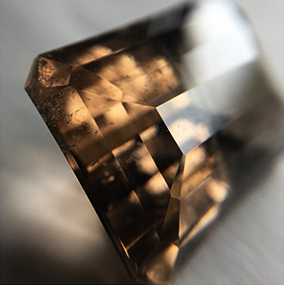 鹿川スモーキークォーツのステップカット